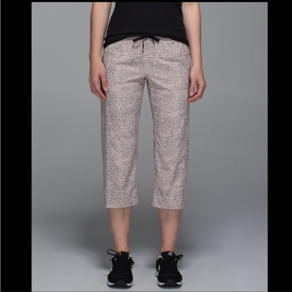 Lululemon Step Lively Crop Dottie Dash Grain - Picture 3 of 14